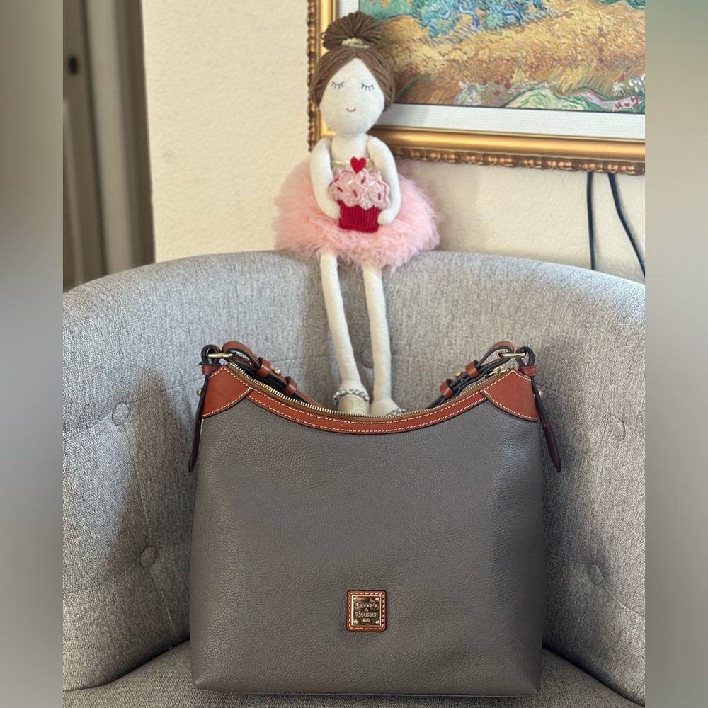 Brand New Dooney& Brourke Italian leather shoulder bag
